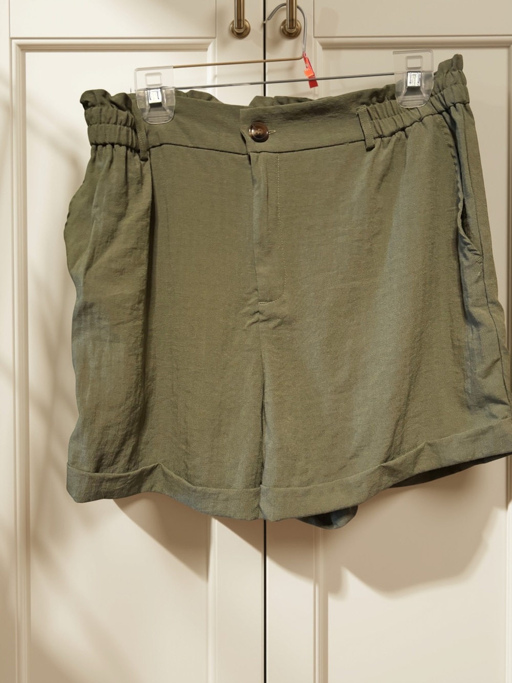 HALARA linen like Olive Drawstring Flat Front Shorts NWOT